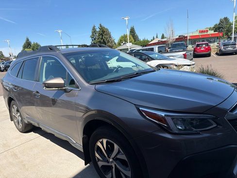 Used 2022 Subaru Outback Limited XT AWD/4WD image 3