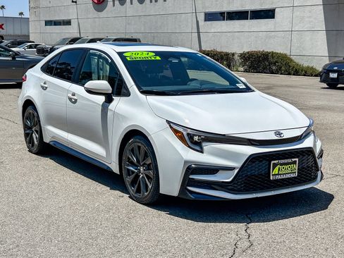 Used 2024 Toyota Corolla SE w/ SE Premium Package FWD image 3