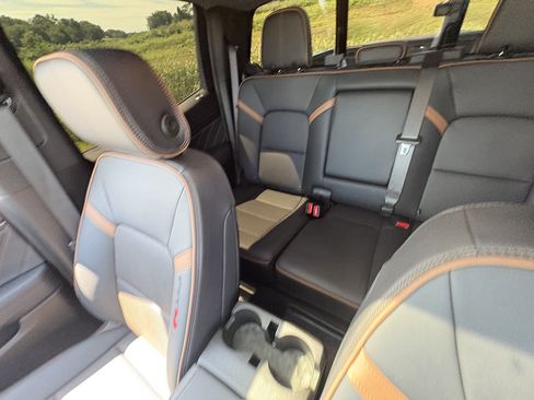 Used 2024 GMC Canyon AT4 w/ AT4 Premium Package AWD/4WD image 33