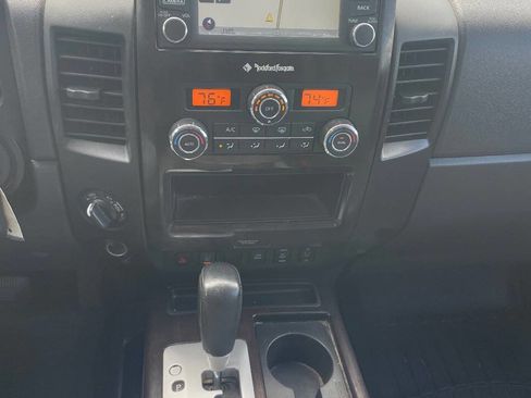 Used 2015 Nissan Titan SL image 12