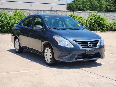 Used 2016 Nissan Versa S FWD image 3