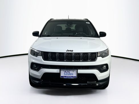 Used 2023 Jeep Compass Latitude w/ Convenience Group AWD/4WD image 2