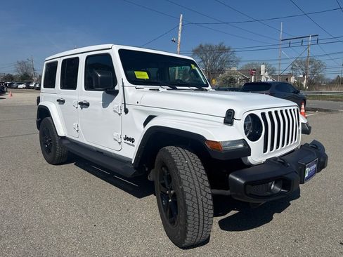 Used 2022 Jeep Wrangler Unlimited Sahara AWD/4WD image 2
