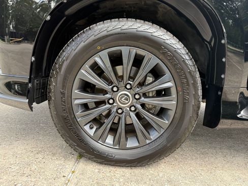Used 2023 Lexus GX 460 Premium w/ Accessory Package AWD/4WD image 12
