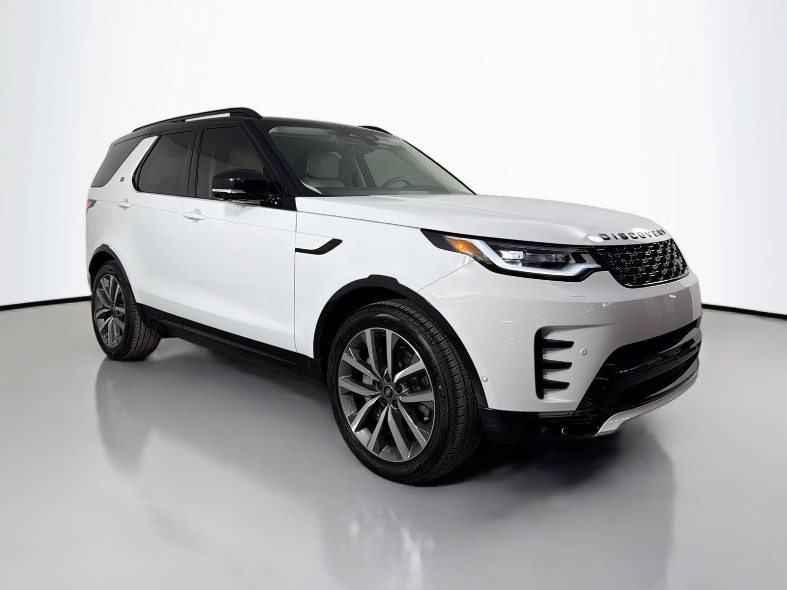 Certified 2026 Land Rover Discovery Dynamic SE AWD/4WD image 3