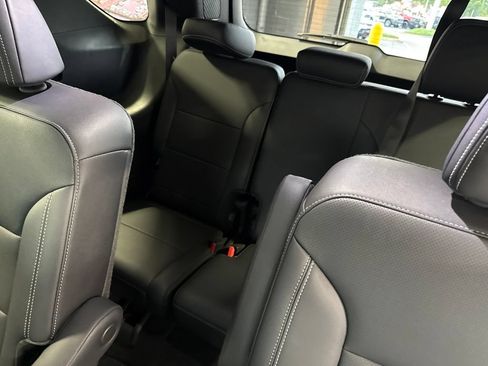 Used 2026 Chevrolet Traverse LT FWD image 18