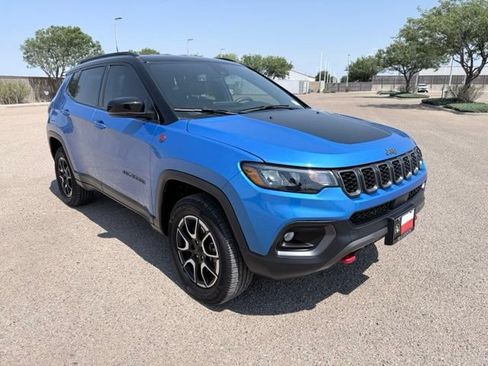 Used 2024 Jeep Compass Trailhawk AWD/4WD image 4