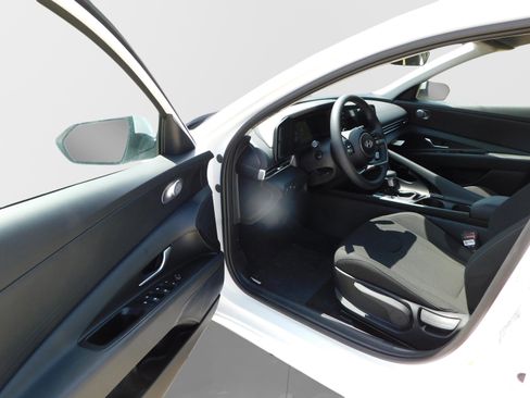 New 2025 Hyundai Elantra Blue image 9