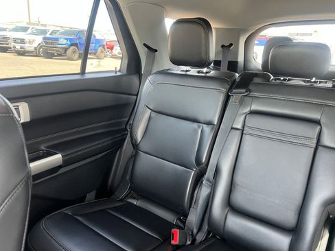 Used 2023 Ford Explorer XLT w/ Equipment Group 202A RWD image 41