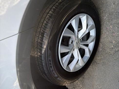 Used 2024 Honda CR-V LX image 5