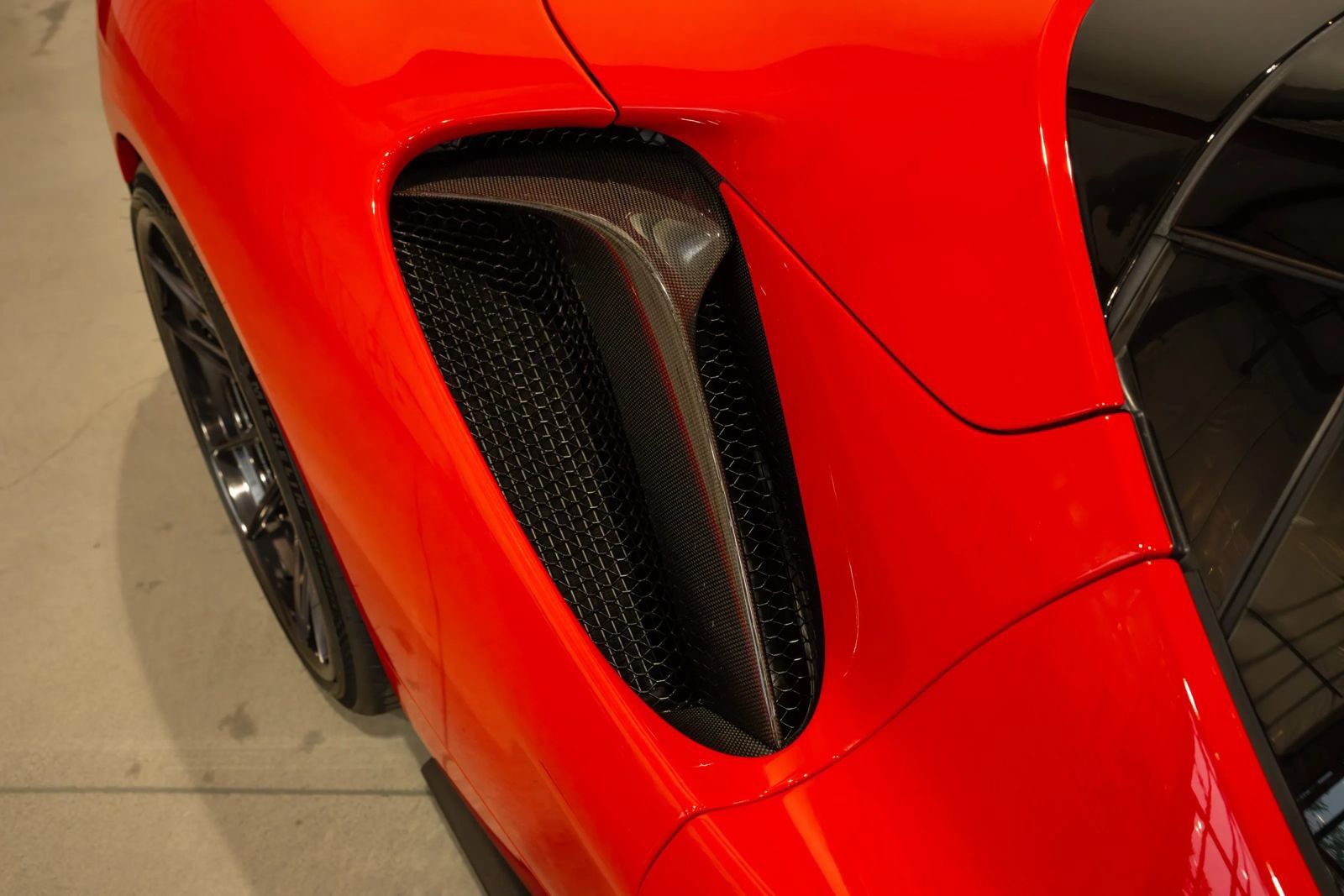 Used 2023 Ferrari SF90 Spider AWD/4WD image 18