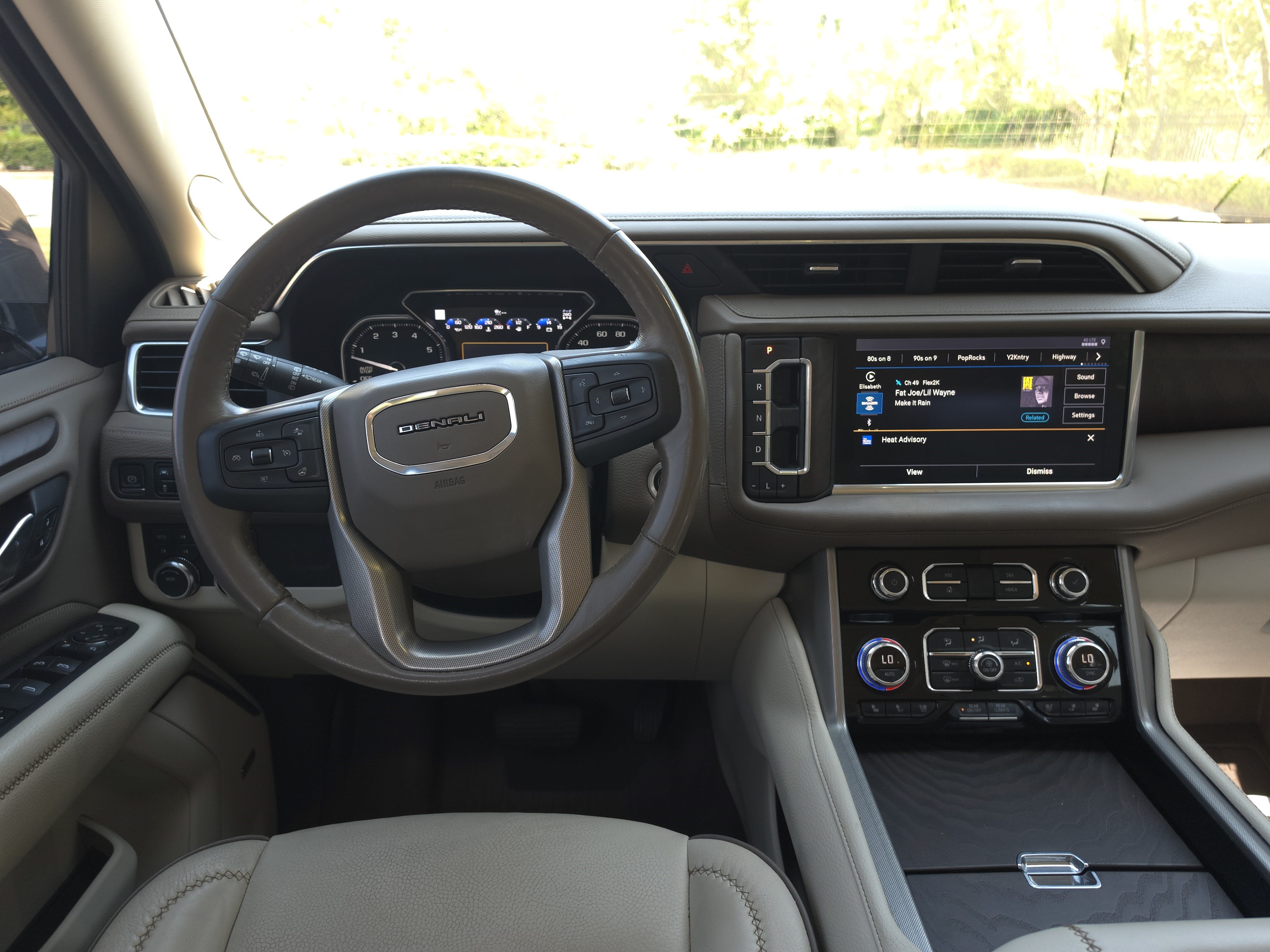Used 2021 GMC Yukon Denali w/ Denali Premium Package AWD/4WD image 12