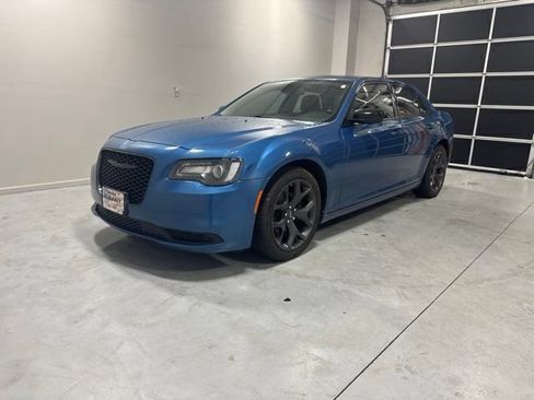 Used 2020 Chrysler 300 Touring w/ Sport Appearance Package RWD image 2