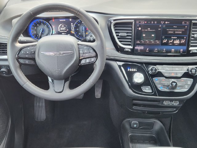 Used 2023 Chrysler Pacifica Touring w/ S Appearance Package FWD image 27