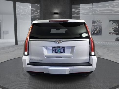 Used 2017 Cadillac Escalade Premium Luxury AWD/4WD image 6