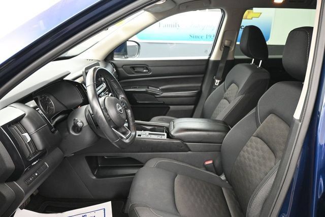 Used 2024 Nissan Pathfinder SV FWD image 11
