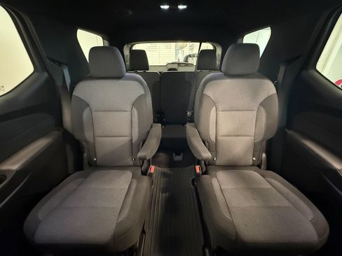 Used 2023 Chevrolet Traverse LT FWD image 30