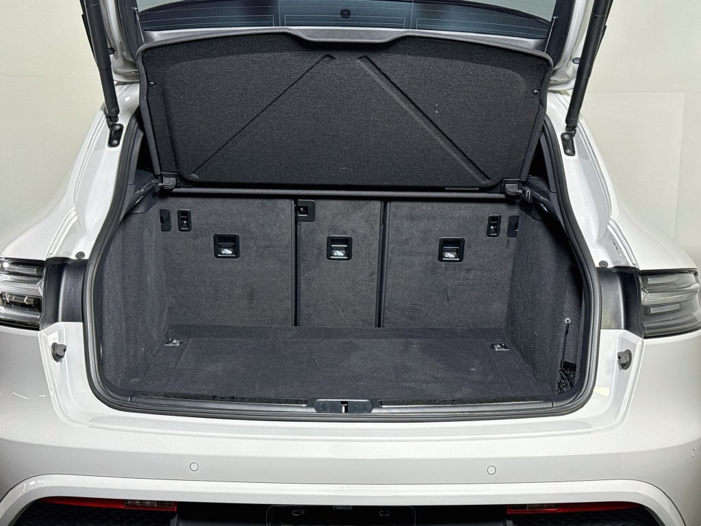 Certified 2023 Porsche Macan S AWD/4WD image 25