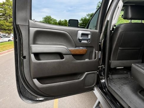 Used 2018 GMC Sierra 2500 Denali w/ Duramax Plus Package AWD/4WD image 15