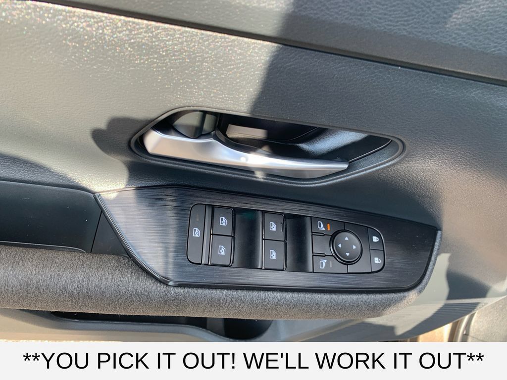 Used 2025 Nissan Kicks SV FWD image 12