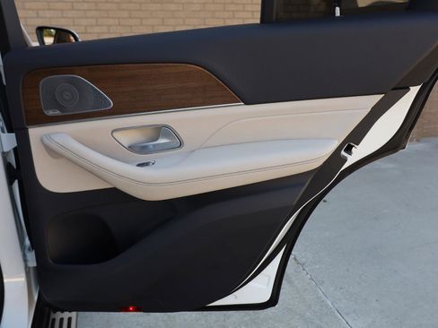 Used 2020 Mercedes-Benz GLE 350 w/ Premium Package image 24