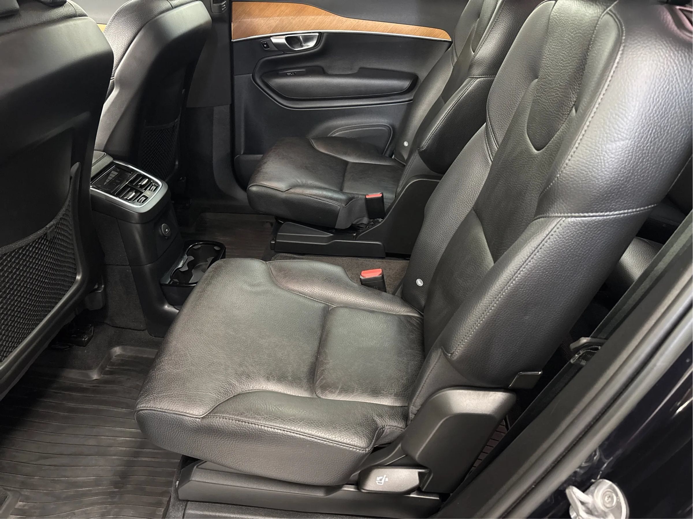 Used 2022 Volvo XC90 T8 Inscription Expression w/ Climate Package AWD/4WD image 14
