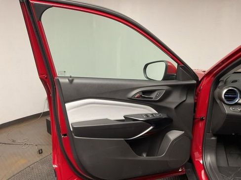 New 2026 Chevrolet Trax LT image 9