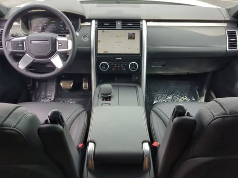 Used 2025 Land Rover Discovery Metropolitan Edition AWD/4WD image 16