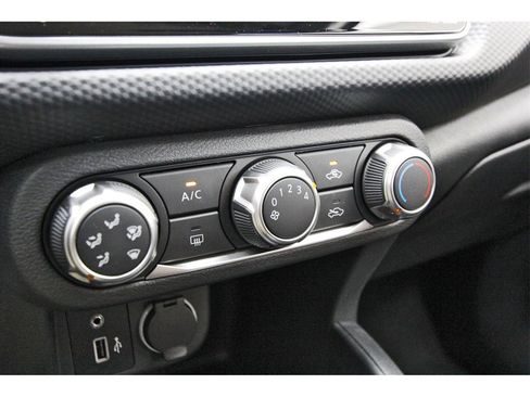 New 2025 Nissan Kicks Play S image 18