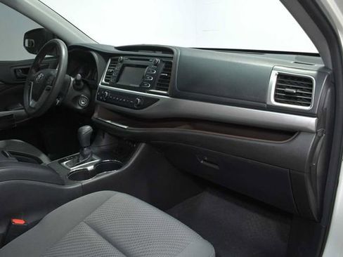Used 2016 Toyota Highlander LE image 10