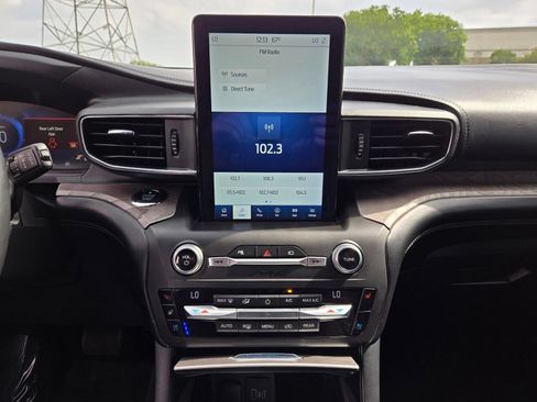Used 2020 Ford Explorer Platinum w/ Premium Technology Package AWD/4WD image 13