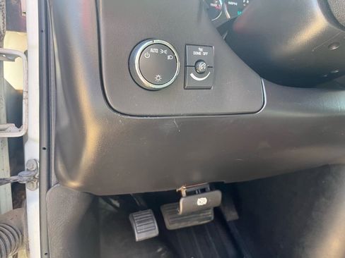 Used 2010 Chevrolet Express 2500 image 16