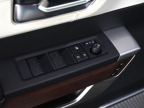 Used 2025 Toyota Sequoia Capstone image 25