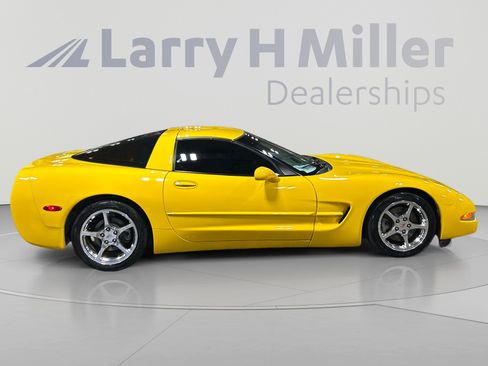Used 2003 Chevrolet Corvette Coupe w/ Preferred Equipment Group RWD image 6