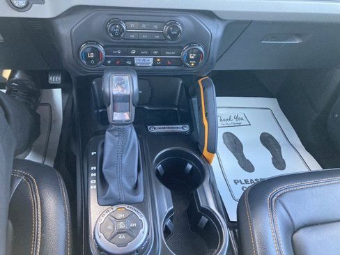 Used 2023 Ford Bronco Badlands image 12