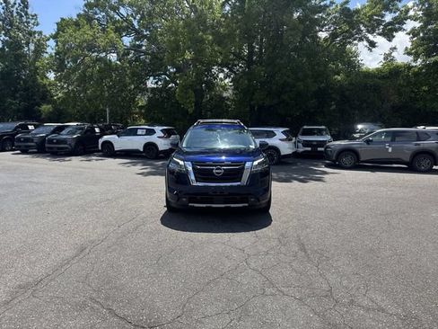 Used 2023 Nissan Pathfinder SL FWD image 2