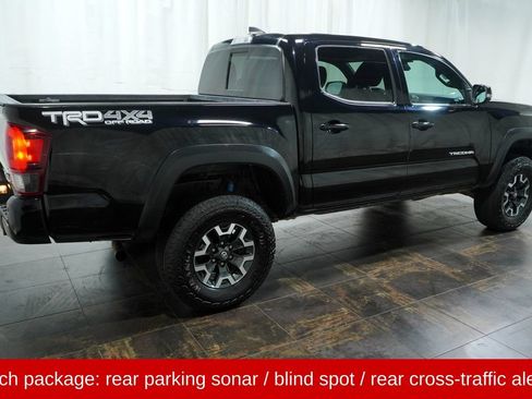 Used 2018 Toyota Tacoma TRD Off-Road w/ Technology Package AWD/4WD image 4