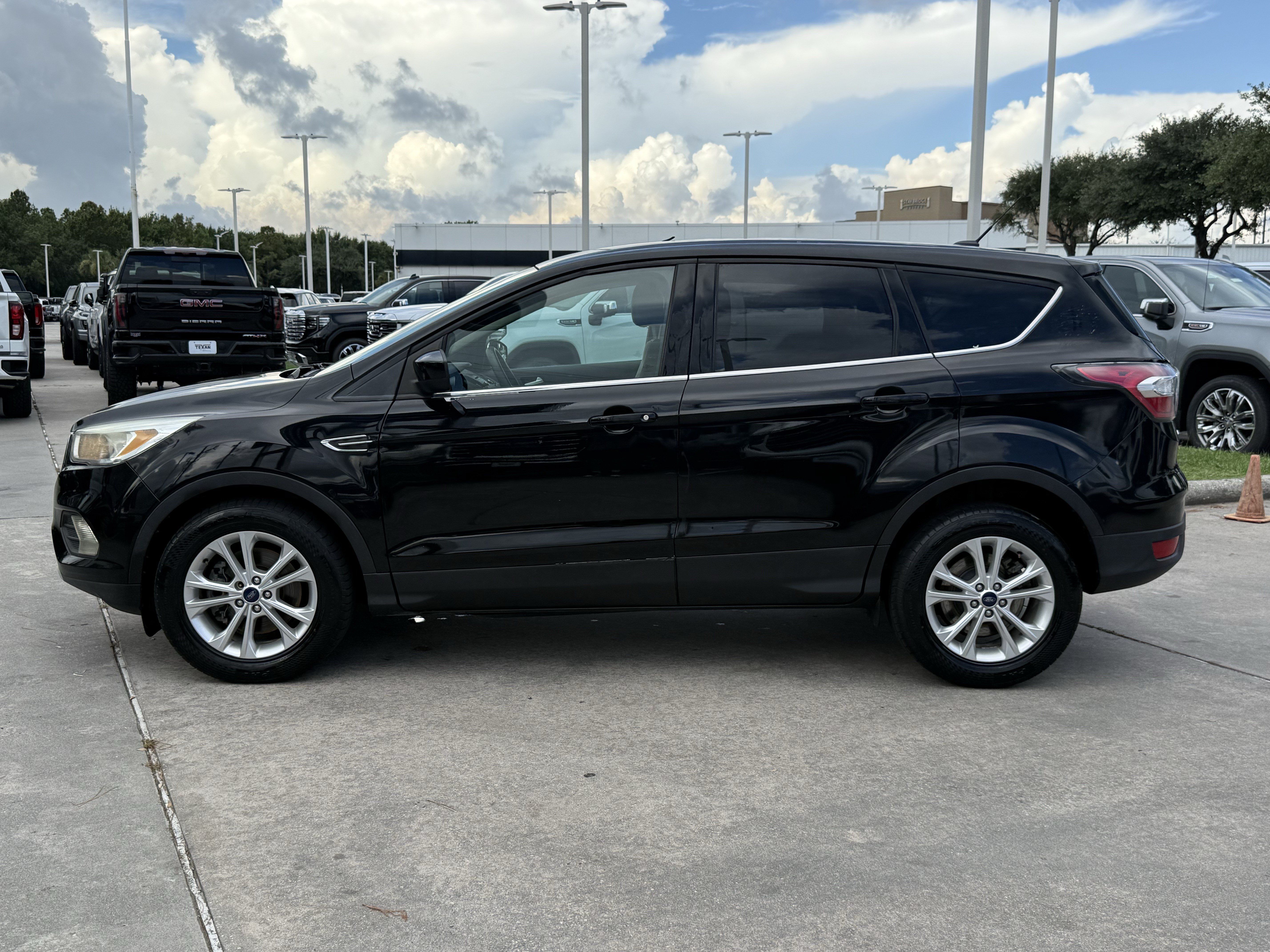 Used 2017 Ford Escape SE FWD image 8
