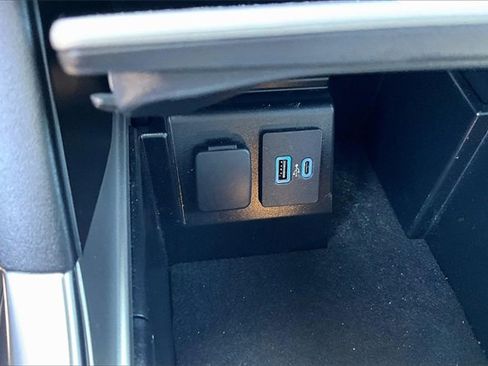 Certified 2022 Ford Explorer XLT w/ Equipment Group 202A image 32