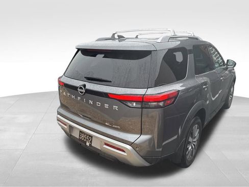 Used 2023 Nissan Pathfinder SL image 7