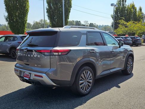 Used 2025 Nissan Pathfinder SL w/ SL Premium Package AWD/4WD image 5
