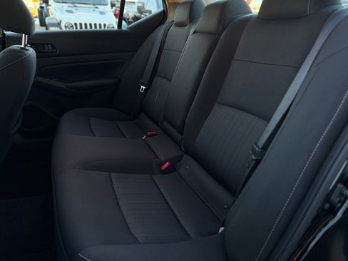 Used 2024 Nissan Altima 2.5 SV w/ SV Premium Package image 10