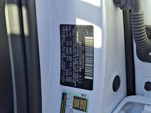 Certified 2025 Hyundai Elantra Sport image 26