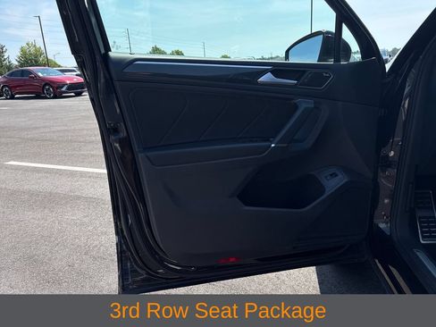 Used 2020 Volkswagen Tiguan SEL Premium R-Line w/ 3rd Row Seat Package AWD/4WD image 3
