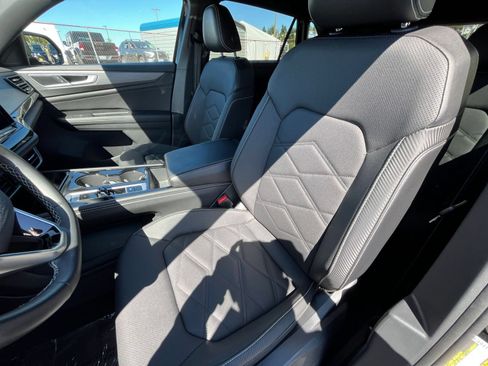 Used 2025 Volkswagen Atlas Cross Sport SE AWD/4WD image 38