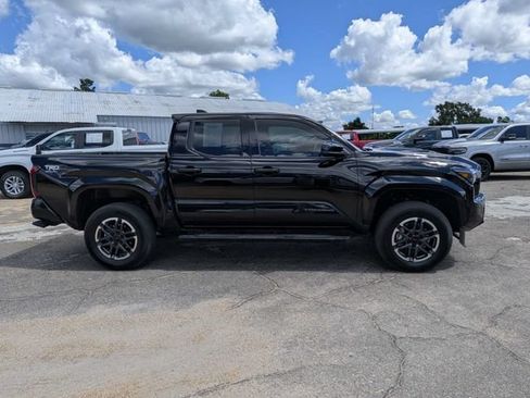 Used 2025 Toyota Tacoma TRD Sport AWD/4WD image 3