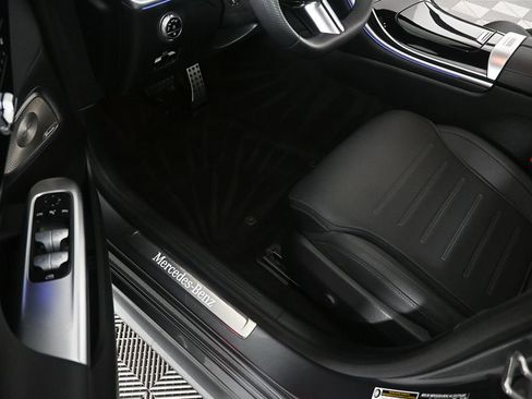 Used 2025 Mercedes-Benz C 300 Sedan image 7