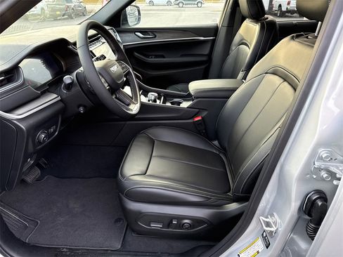 New 2025 Jeep Grand Cherokee Limited image 8