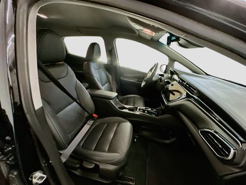 Used 2023 Chevrolet Bolt LT w/ Infotainment Package FWD image 32