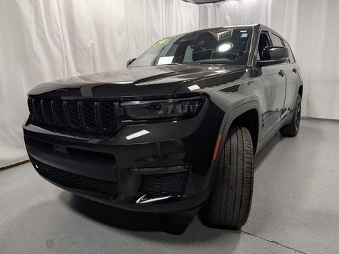 Used 2024 Jeep Grand Cherokee L Limited w/ Black Appearance Package AWD/4WD image 7
